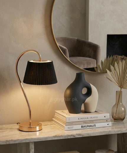 Elegant Curved Desk Lamp – Rechargeable – Black & Gold
