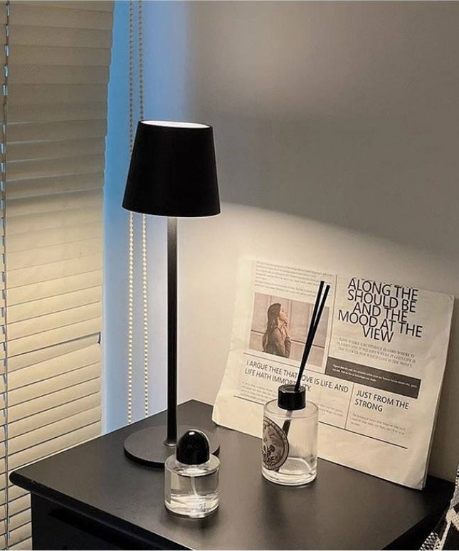 Minimalist Modern Table Lamp – Sleek Matte Black & White Design